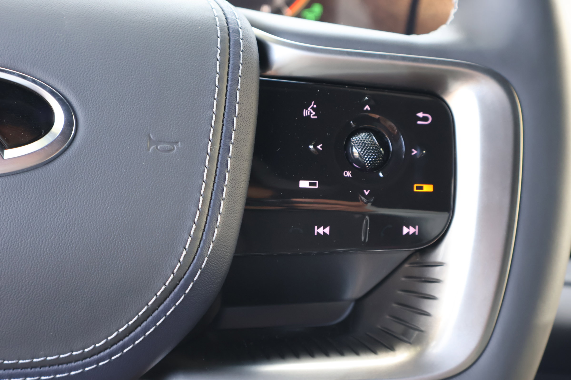 2026 Infiniti QX80 Sensory photo 24