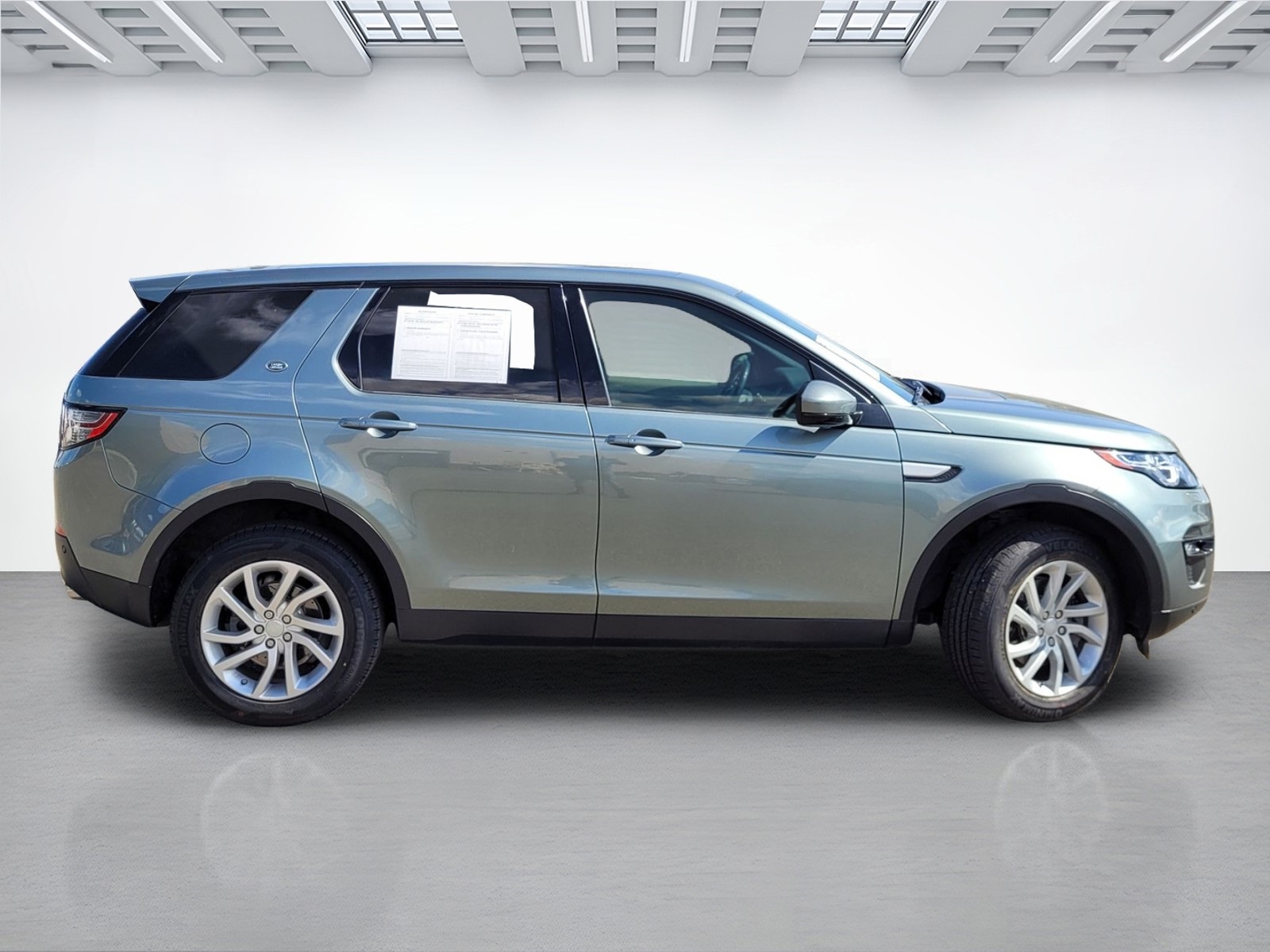 2016 Land Rover Discovery Sport HSE photo 3