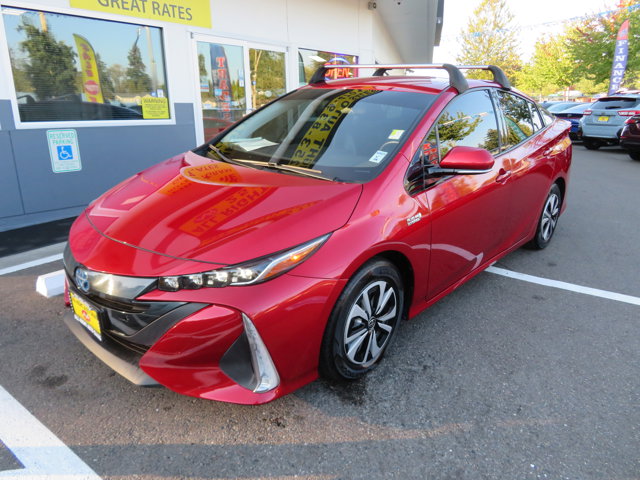 2017 Toyota Prius Prime Premium's photo