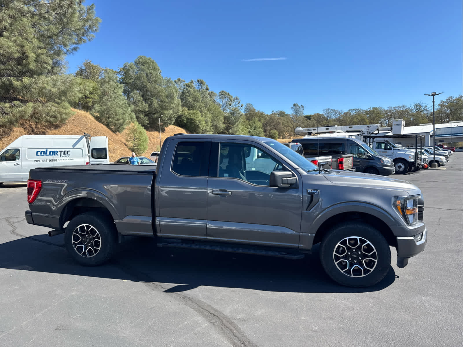 2023 Ford F-150 XLT photo 4