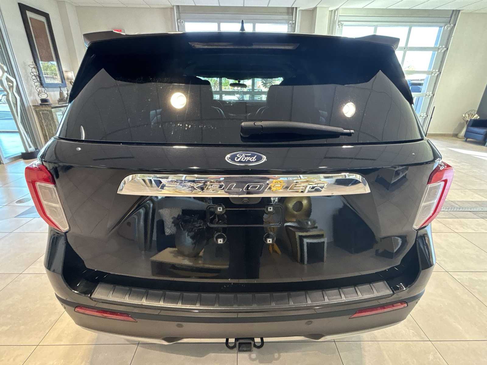 2023 Ford Explorer XLT photo 2