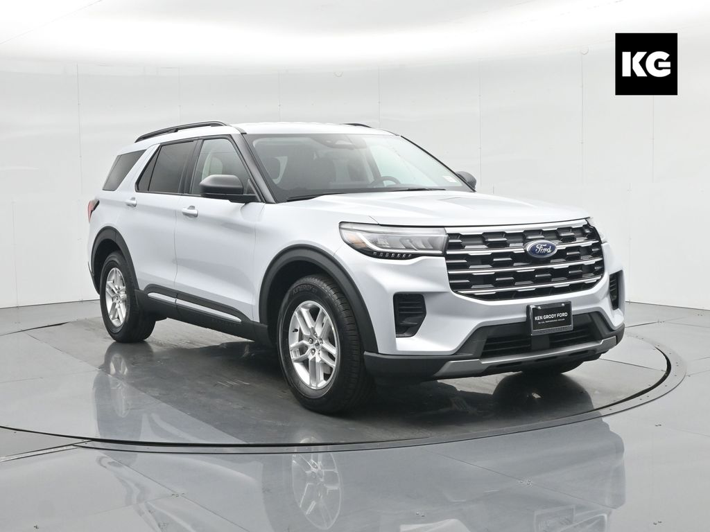 2025 Ford Explorer Active's photo