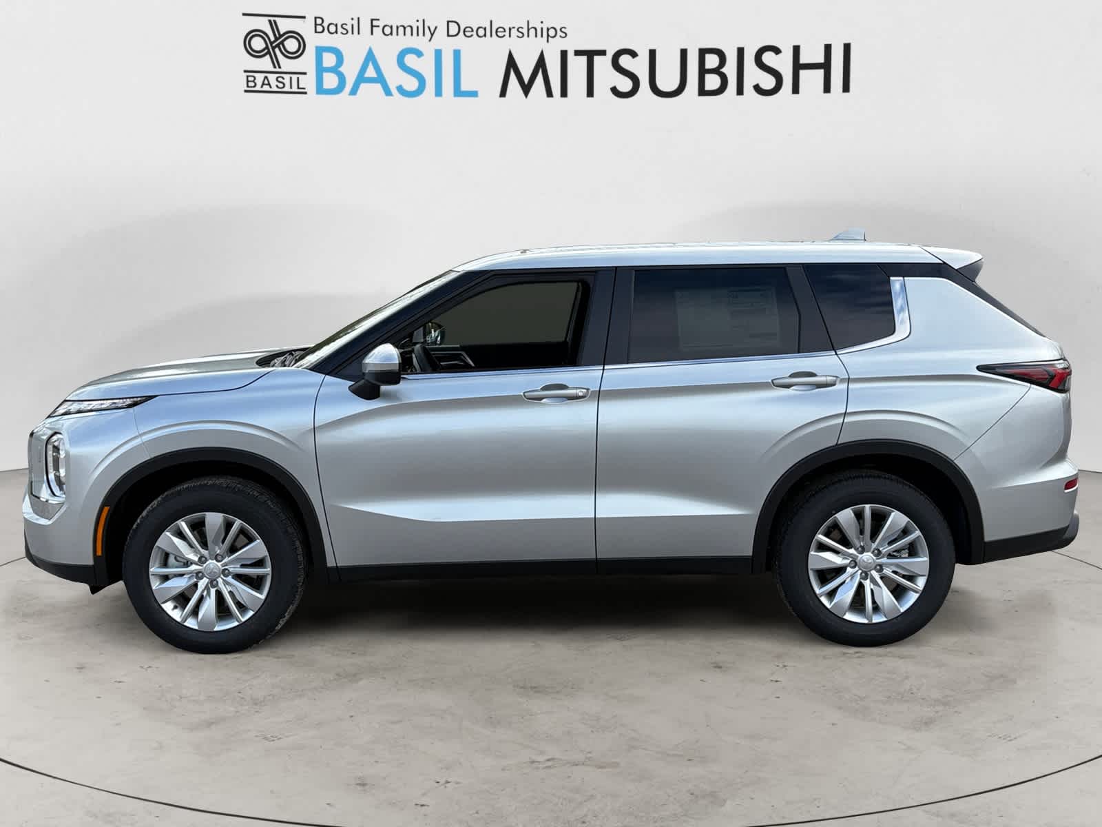 2025 Mitsubishi Outlander ES photo 2