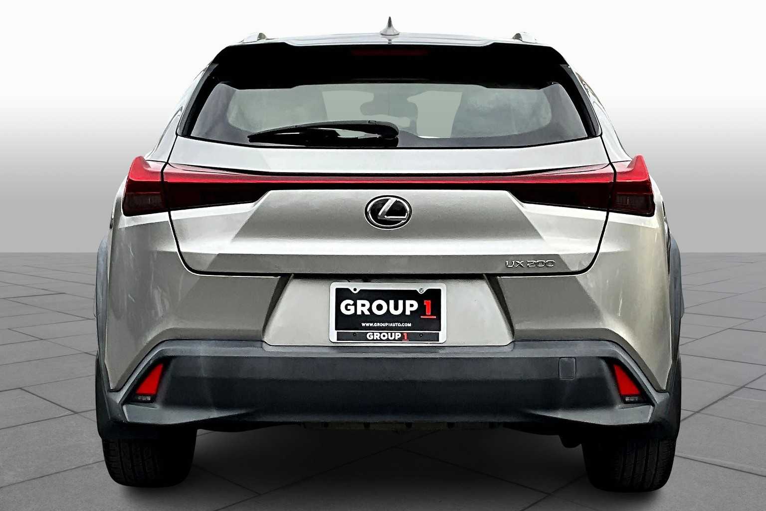 2019 Lexus UX 200 photo 4