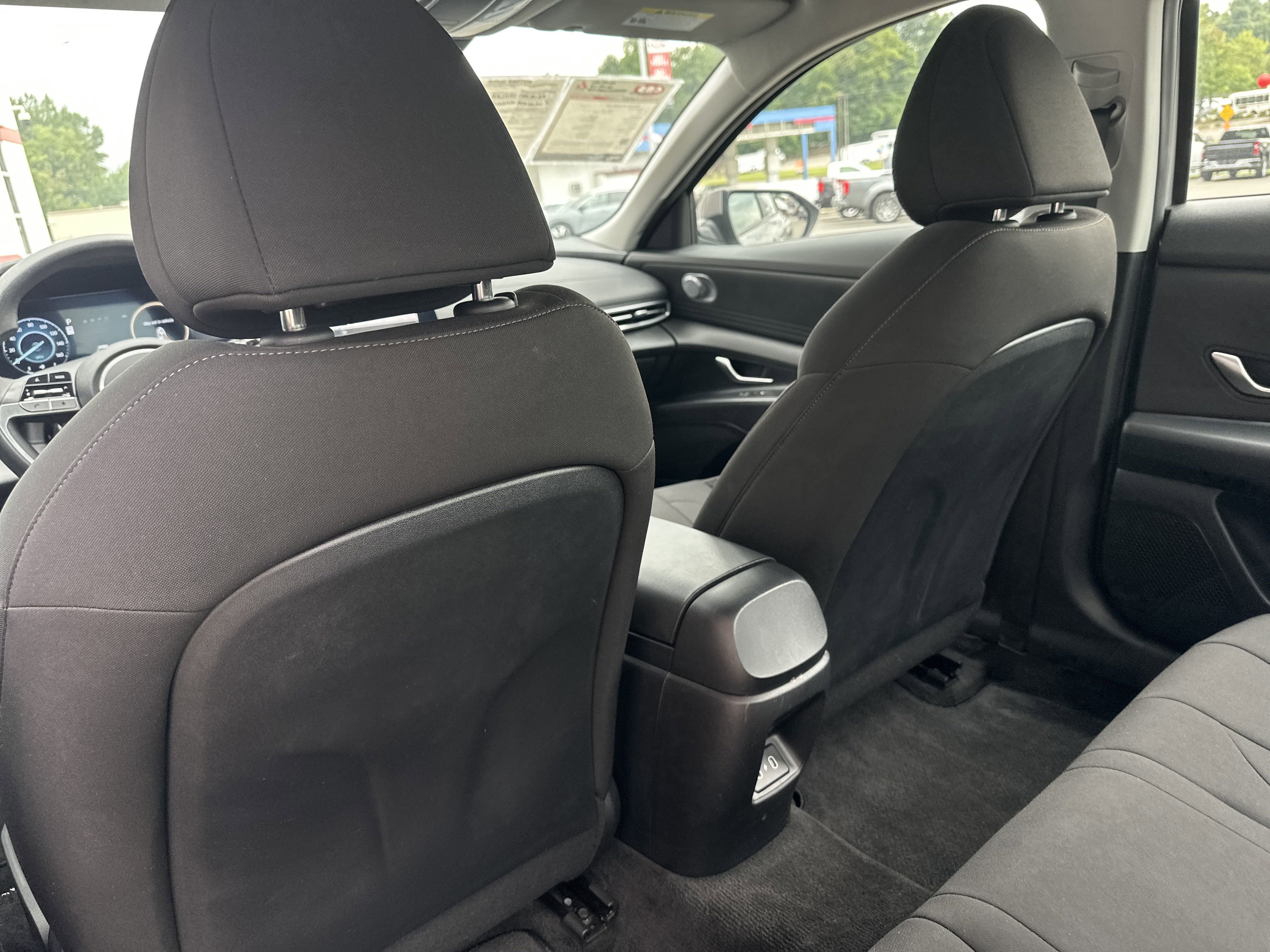 2024 Hyundai Elantra SEL photo 5
