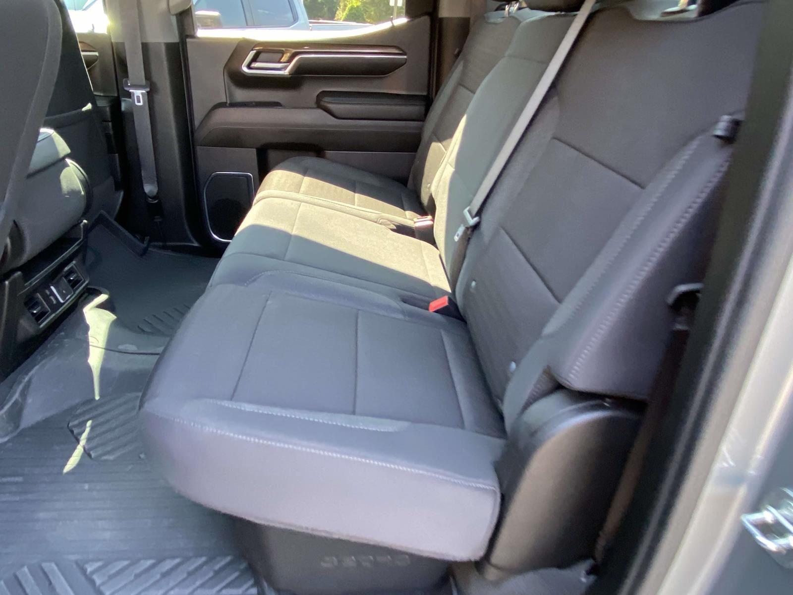 2024 Chevrolet Silverado 1500 RST photo 4