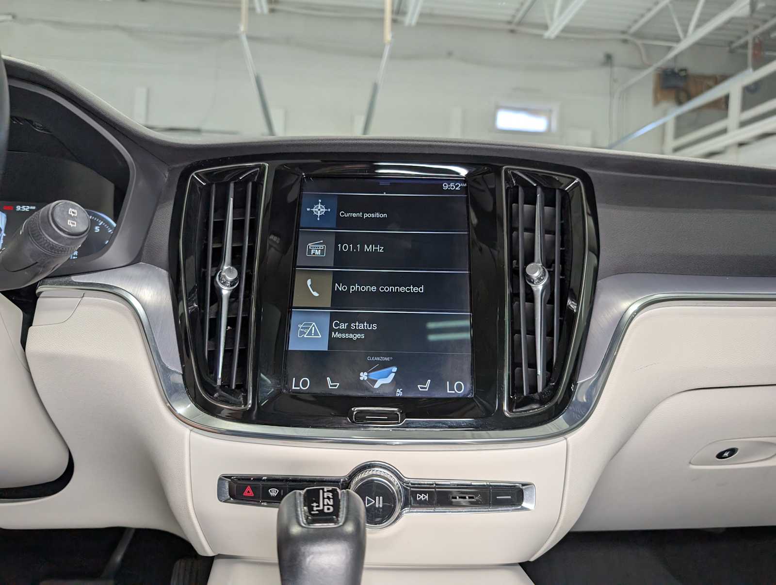 2020 Volvo V60 Cross Country photo 30