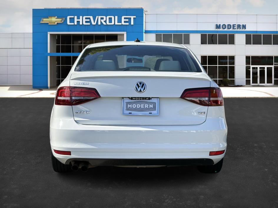 2017 Volkswagen Jetta 1.8T Sport photo 4