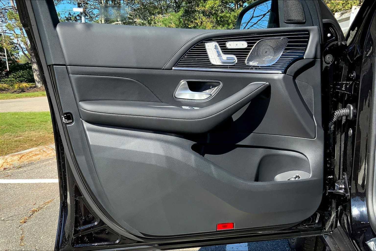 2026 Mercedes Benz GLS 580 4MATIC photo 14
