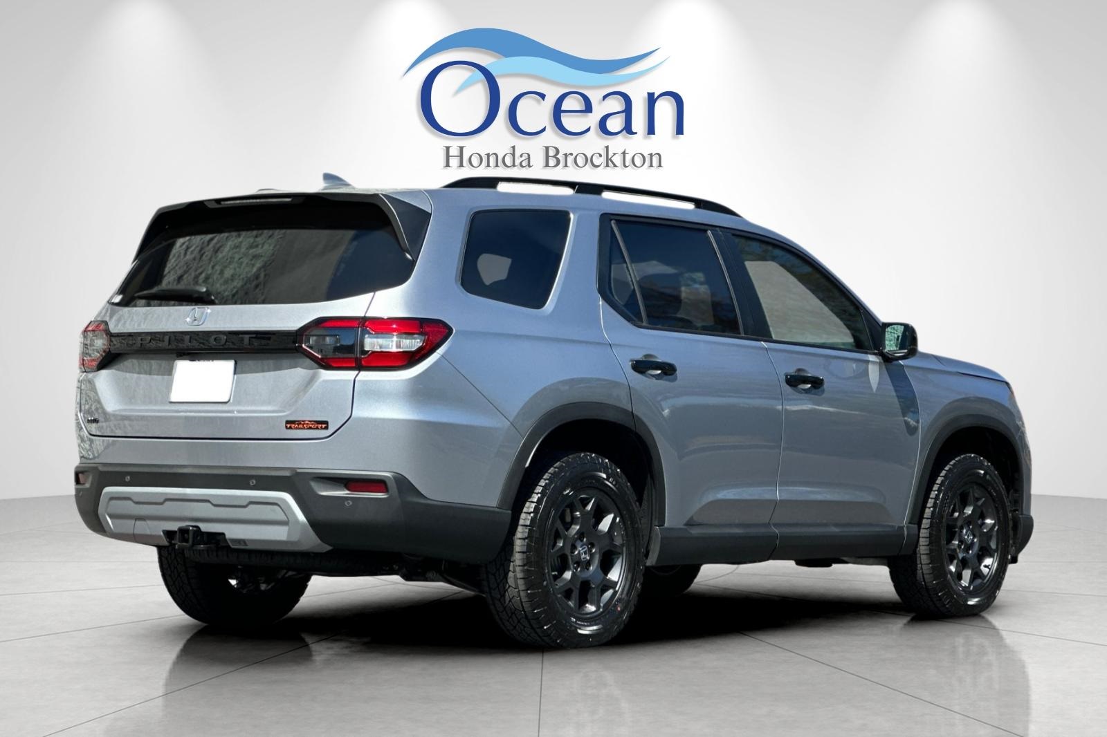 2025 Honda Pilot TrailSport photo 2