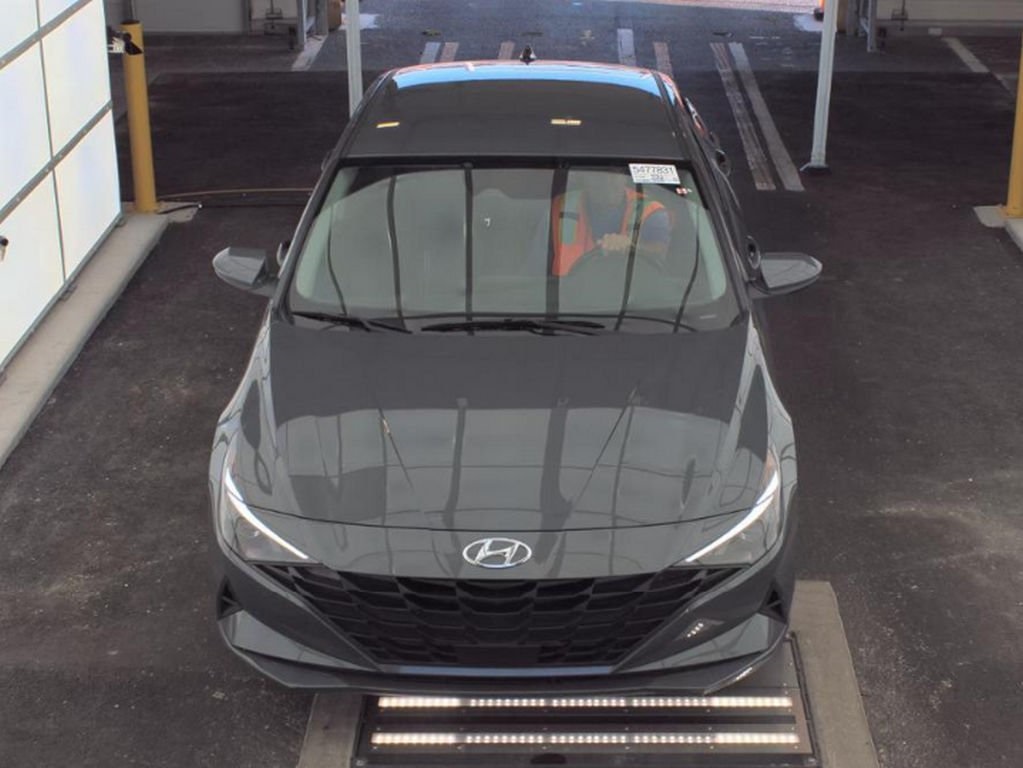 2023 Hyundai Elantra SEL photo 2