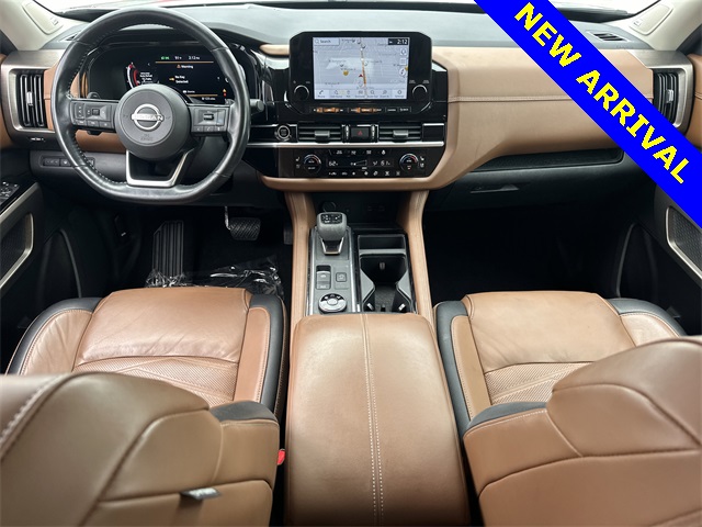 2023 Nissan Pathfinder Platinum photo 13