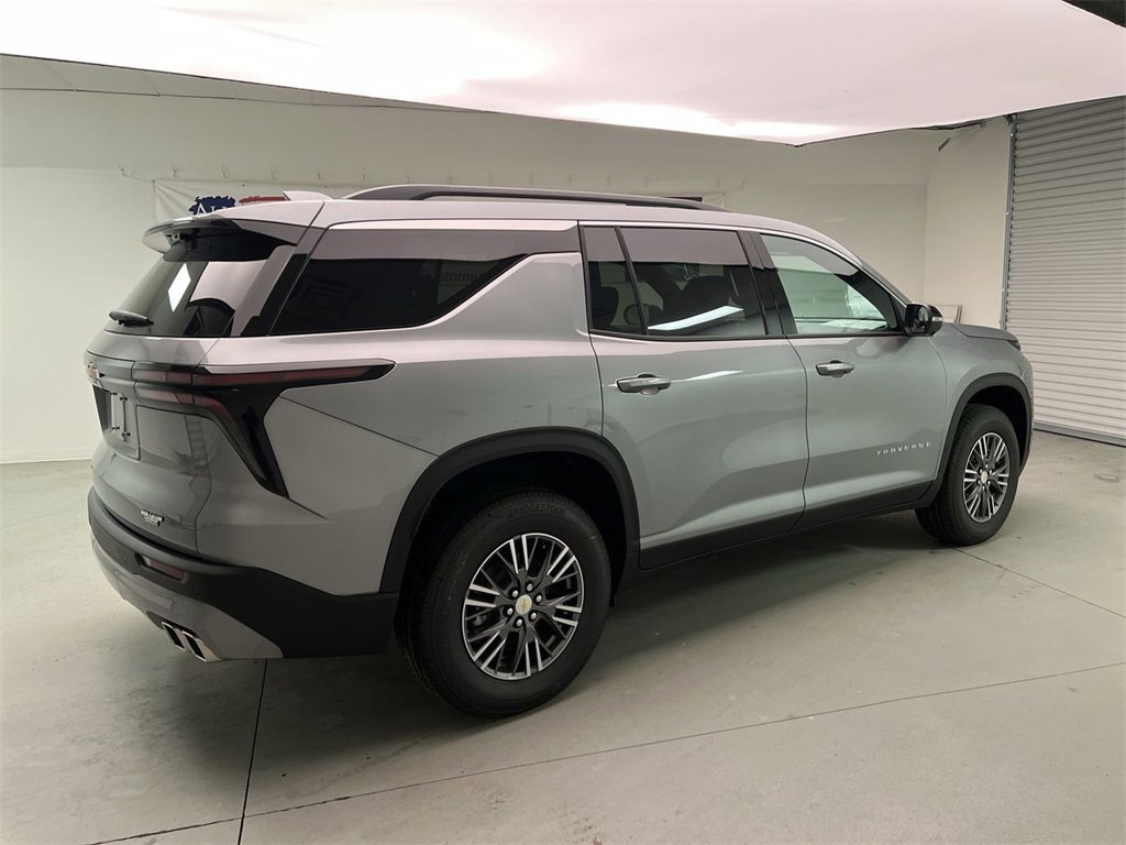 2026 Chevrolet Traverse photo 8