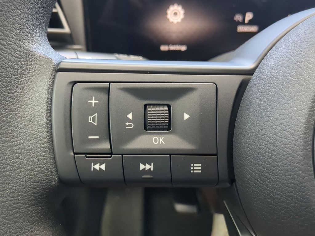 2025 Nissan Kicks SV photo 22