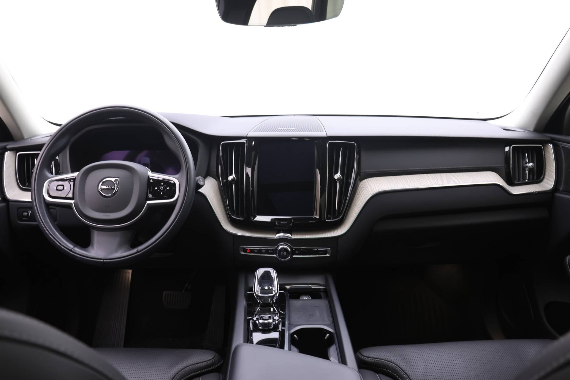2022 Volvo XC60 B5 Inscription photo 11