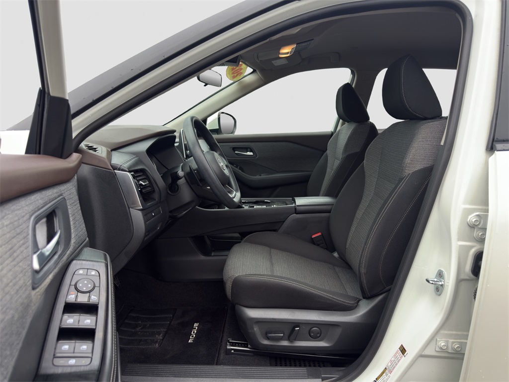 2023 Nissan Rogue SV photo 9