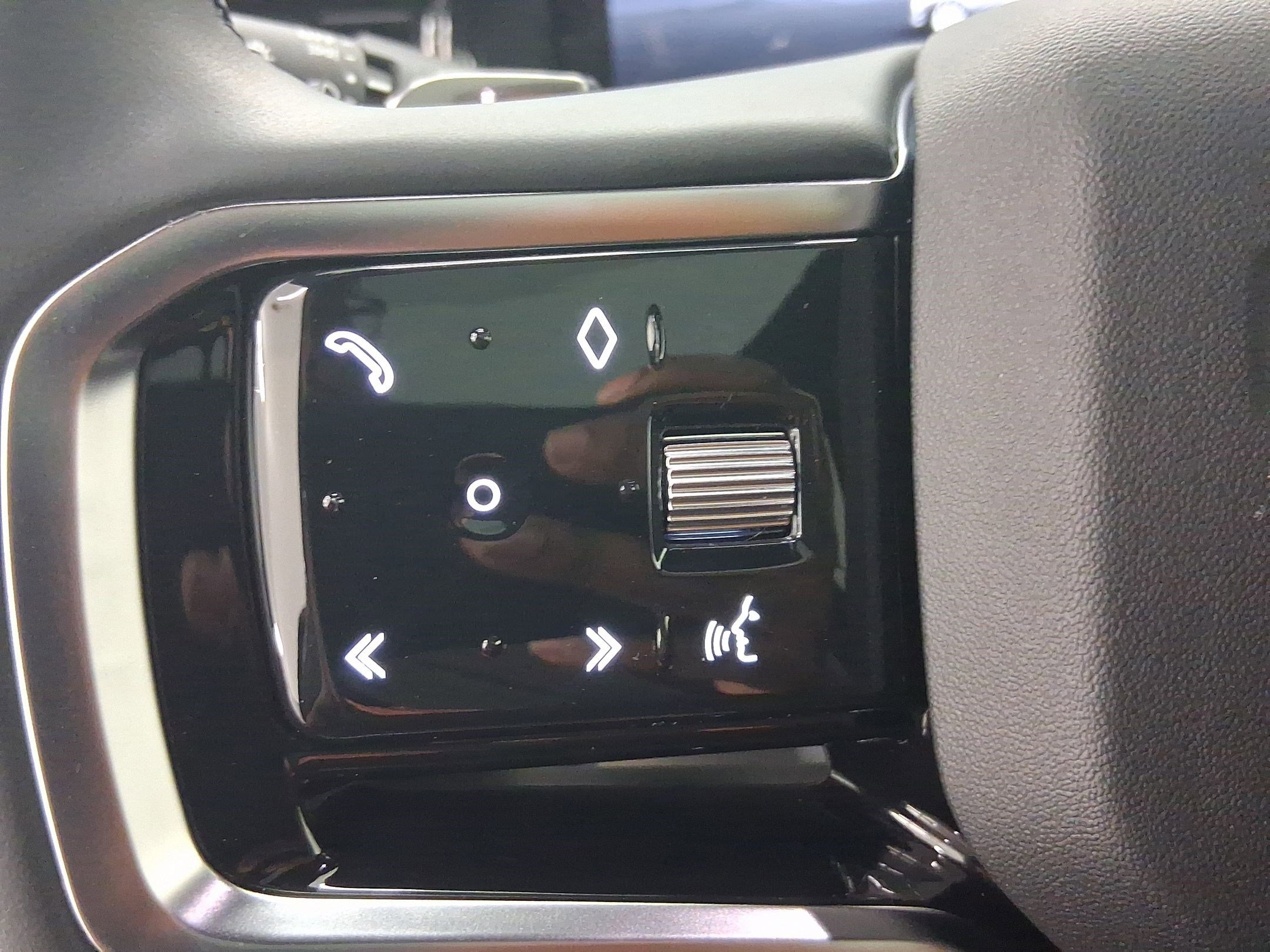 2025 Land Rover Discovery Sport Dynamic SE photo 12