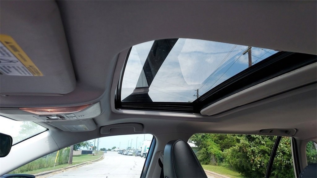 2019 Toyota RAV4 XLE Premium photo 18