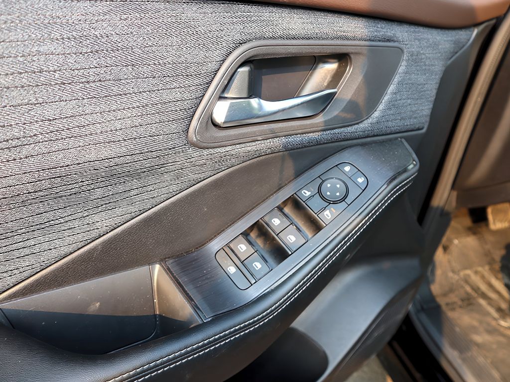2023 Nissan Rogue SV photo 10