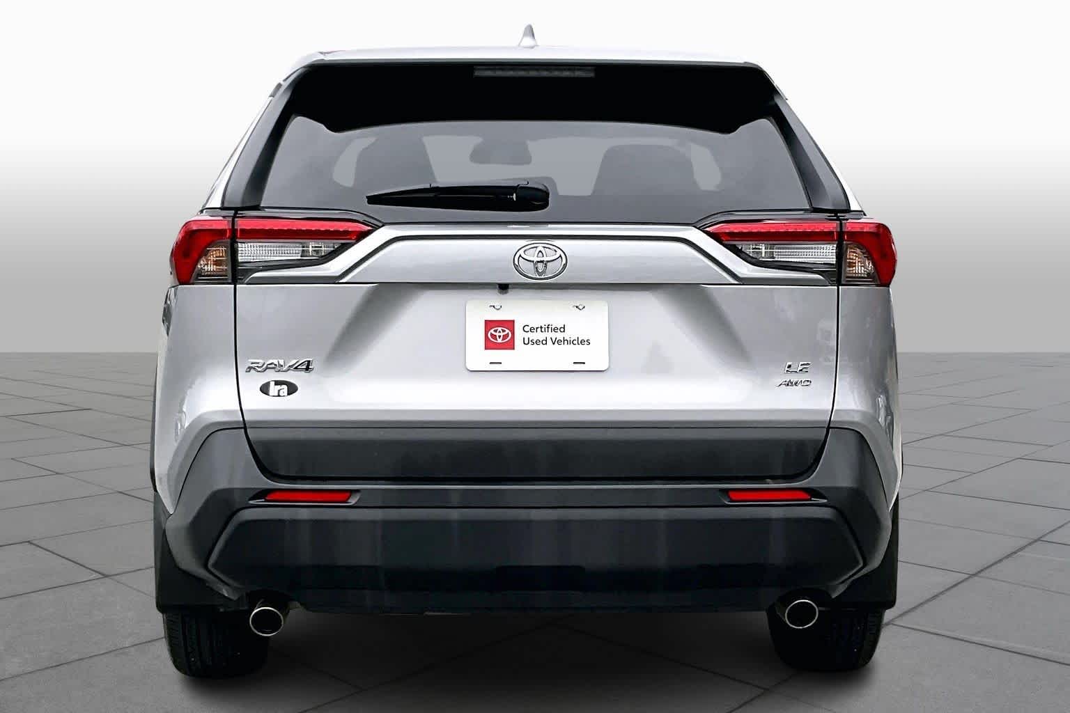 2024 Toyota RAV4 LE photo 4