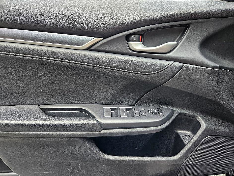 2016 Honda Civic Touring photo 28