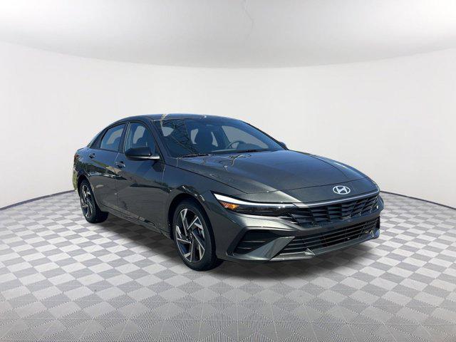2025 Hyundai Elantra SEL Sport photo 3