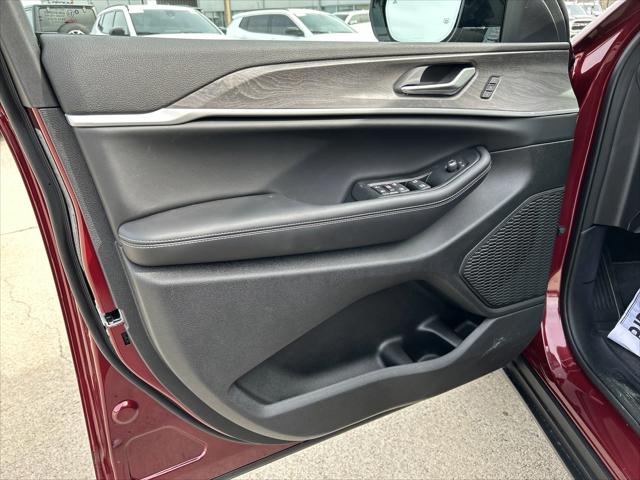 2025 Jeep Grand Cherokee L photo 3