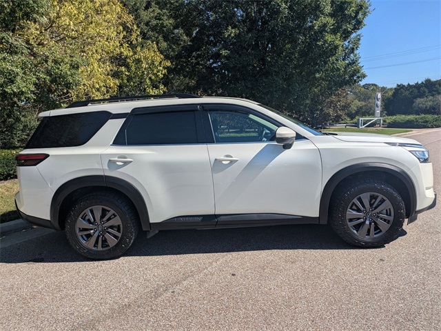 2022 Nissan Pathfinder SV photo 6