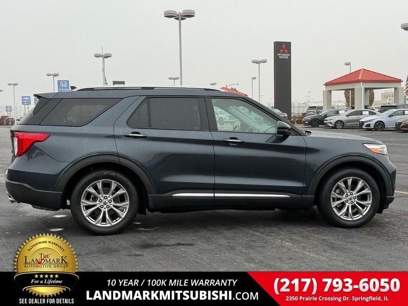 2022 Ford Explorer Limited's photo