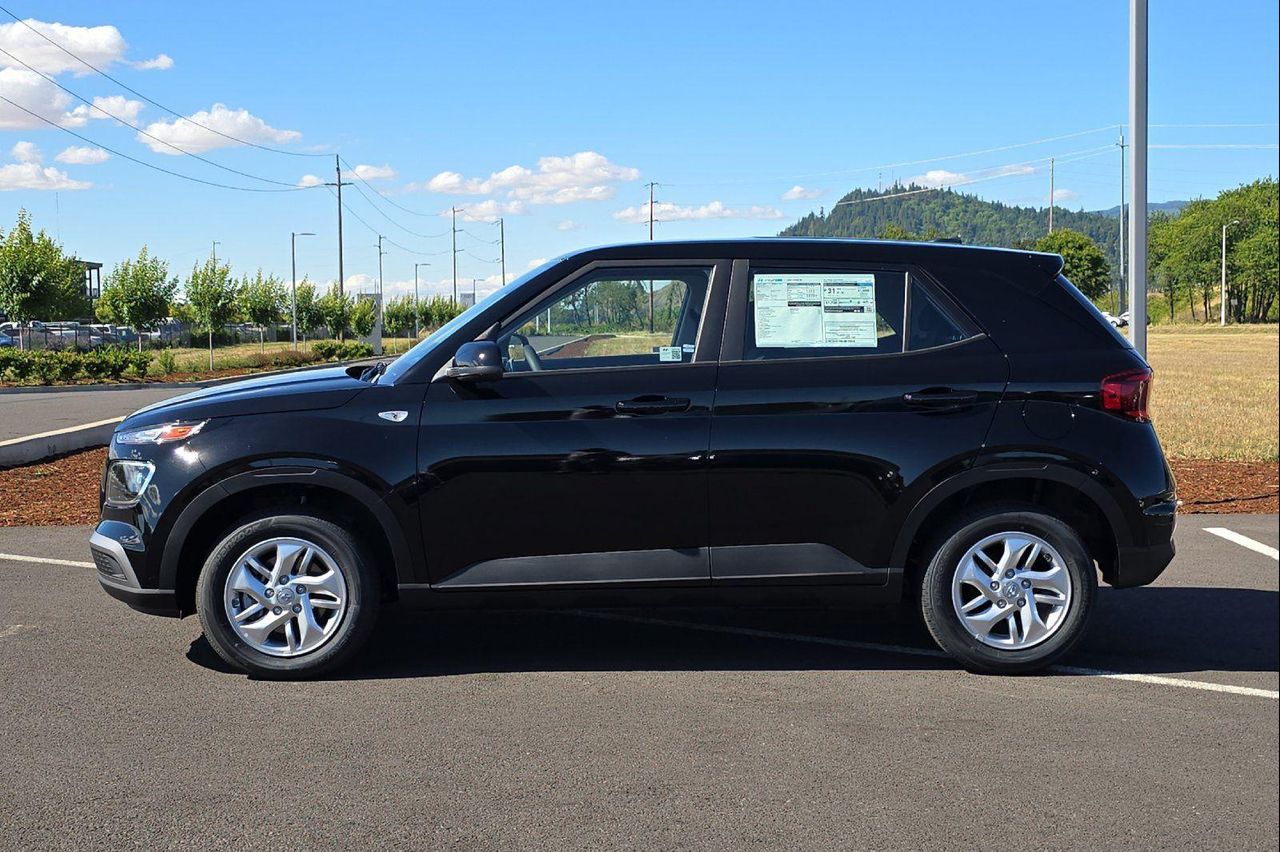 2025 Hyundai Venue SE photo 6