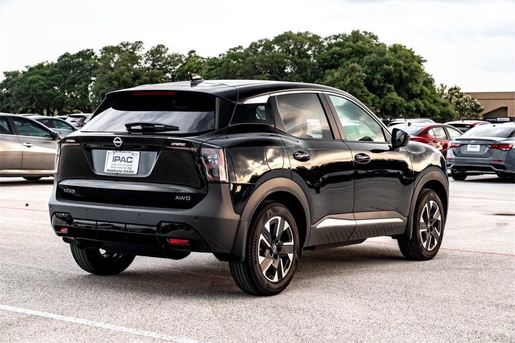 2025 Nissan Kicks SV photo 3