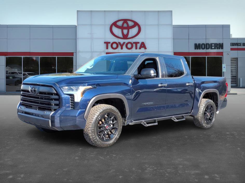2023 Toyota Tundra SR5's photo
