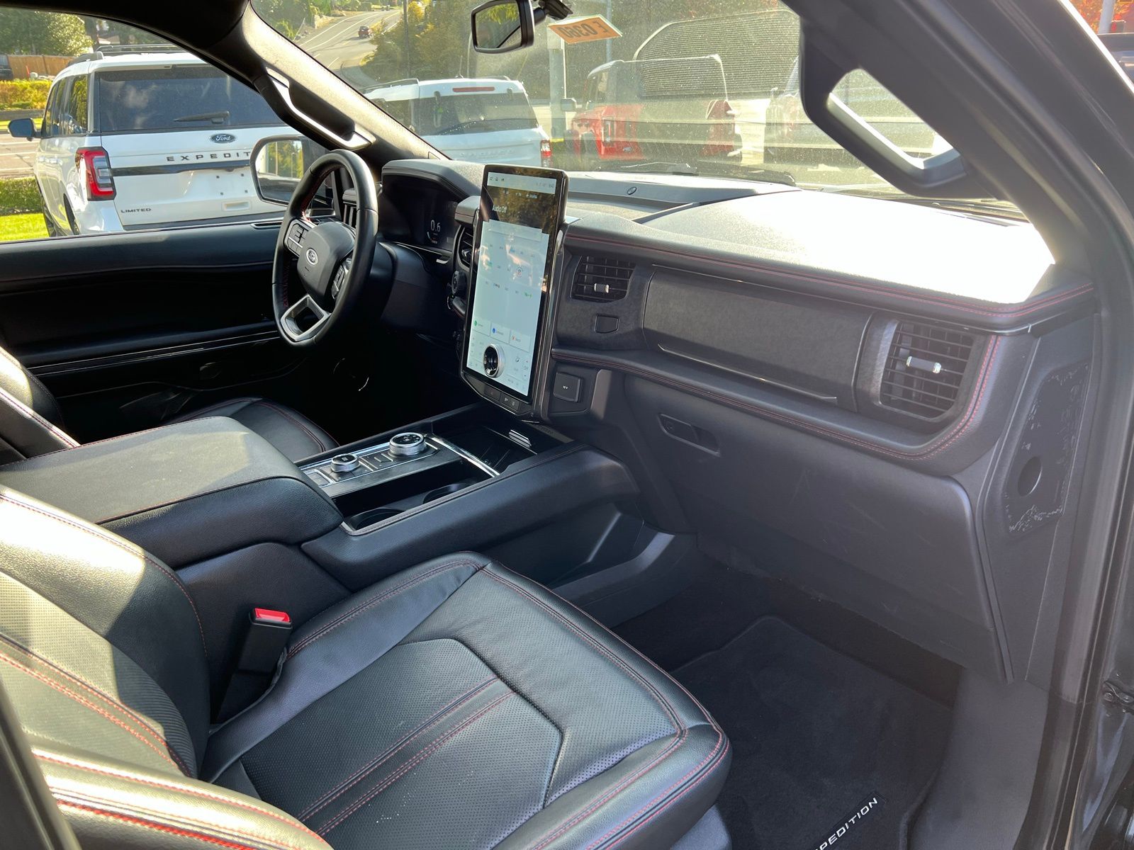 2022 Ford Expedition MAX Limited photo 16