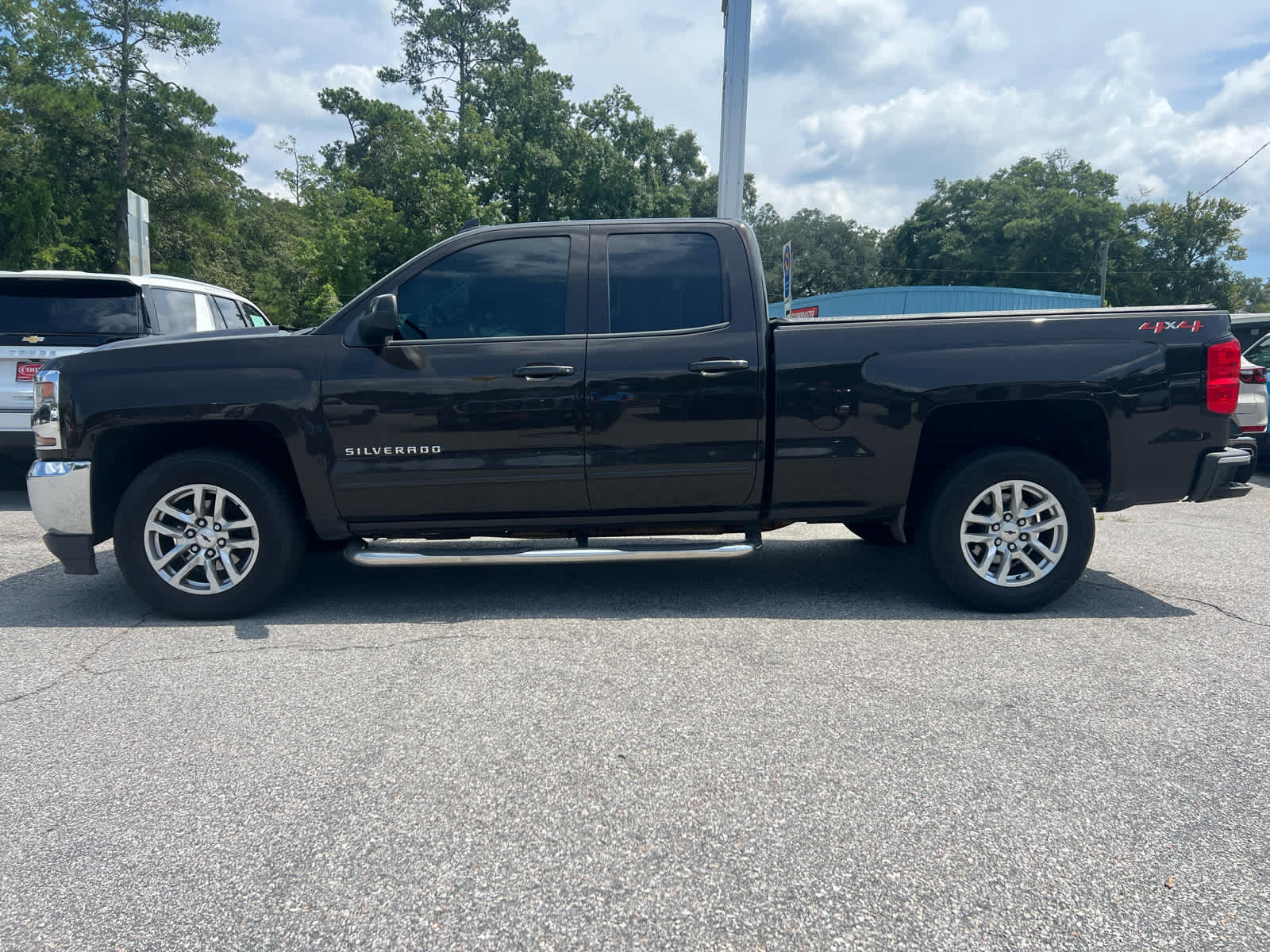 2018 Chevrolet Silverado LT photo 4