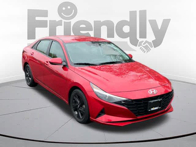 2022 Hyundai Elantra SEL Convenience photo 3