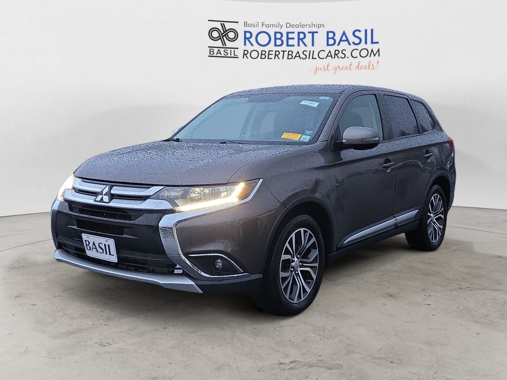 2018 Mitsubishi Outlander SE's photo
