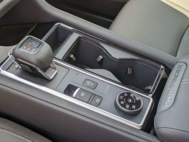 2025 Nissan Pathfinder SL photo 20