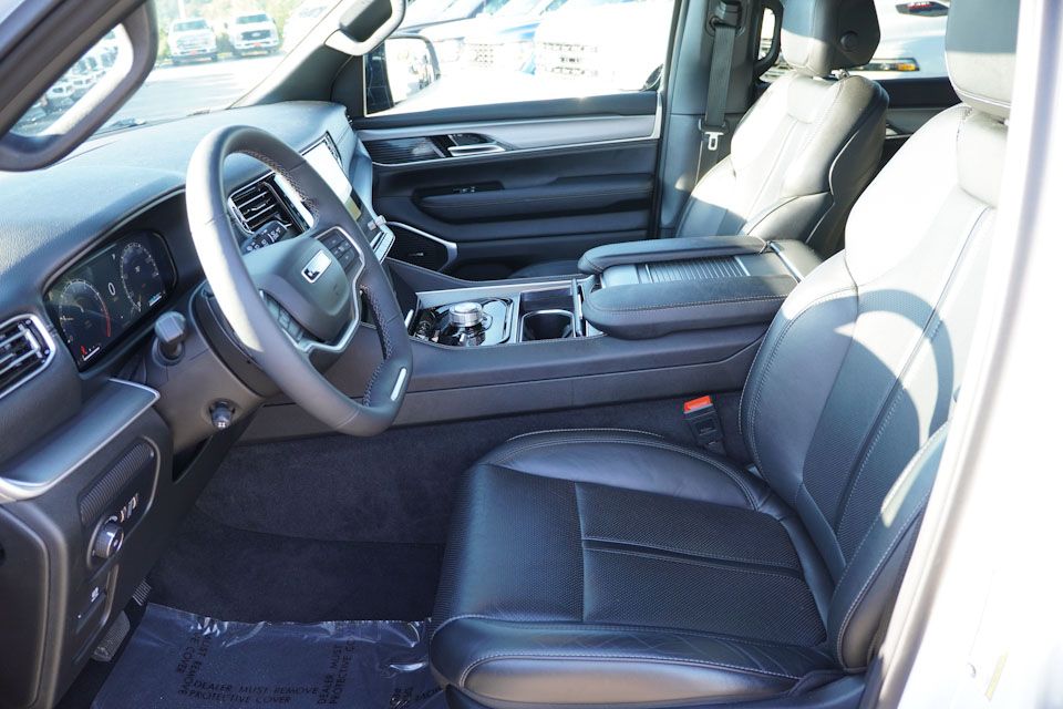 2025 Jeep Wagoneer Base photo 15