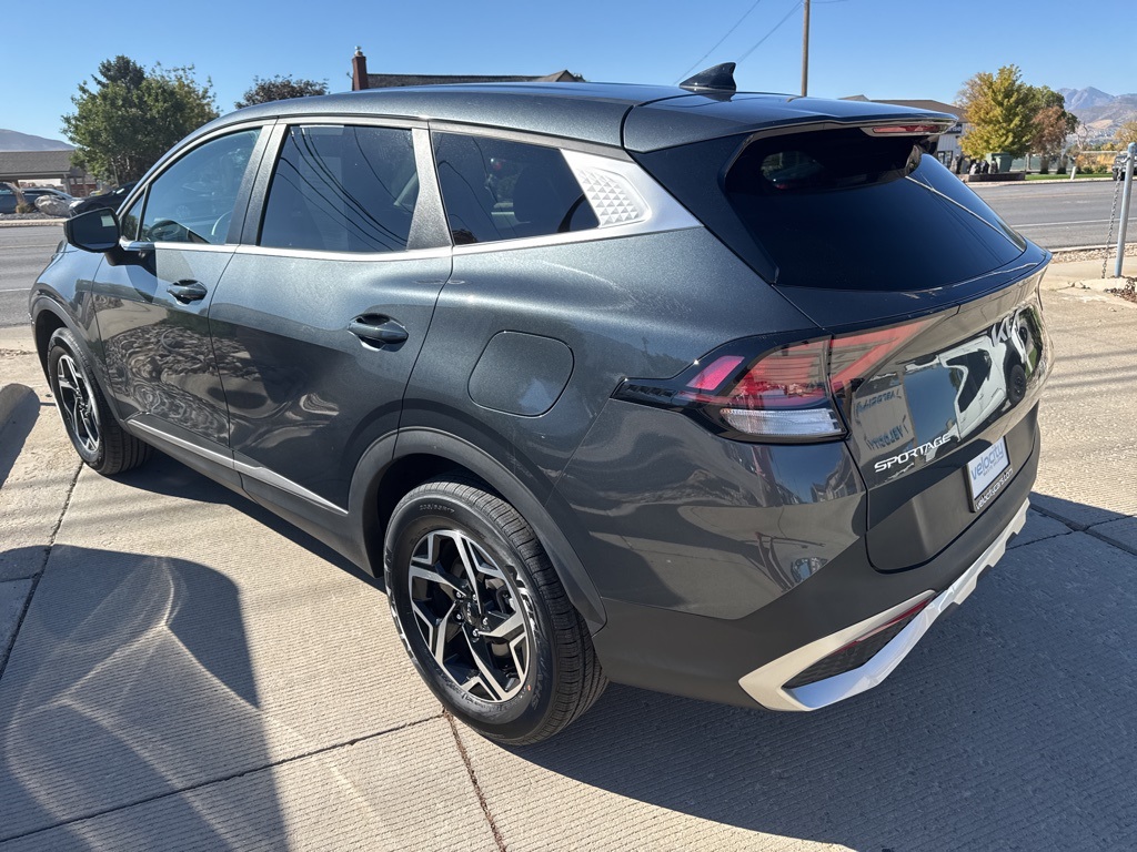 2024 Kia Sportage LX photo 2