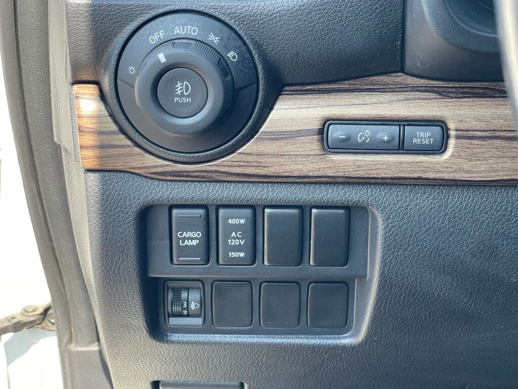 2020 Nissan Titan SL photo 20