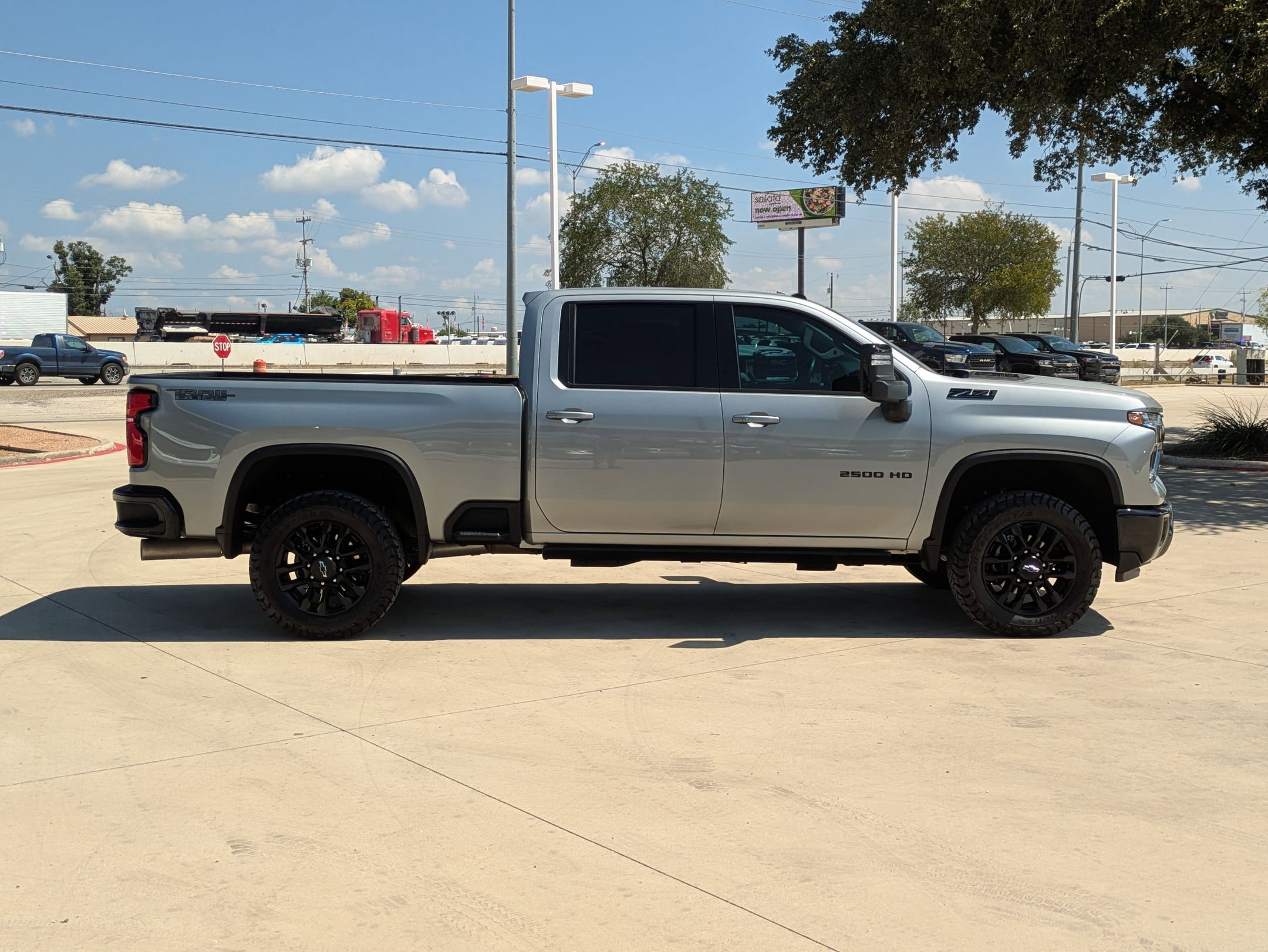 2025 Chevrolet Silverado 2500HD LTZ photo 2