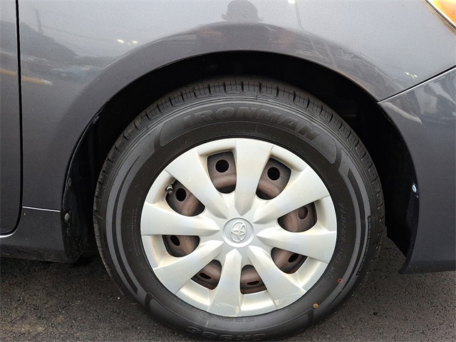 2011 Toyota Corolla LE photo 12