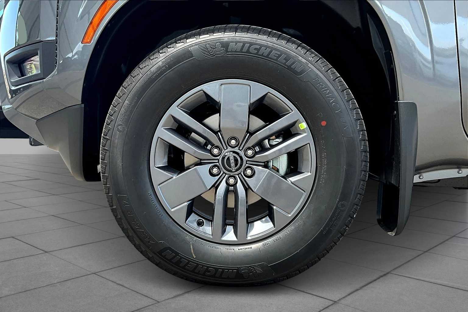 2025 Nissan Frontier SV photo 8