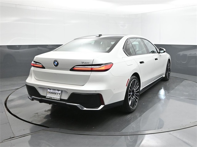 2025 Bmw 740i photo 11