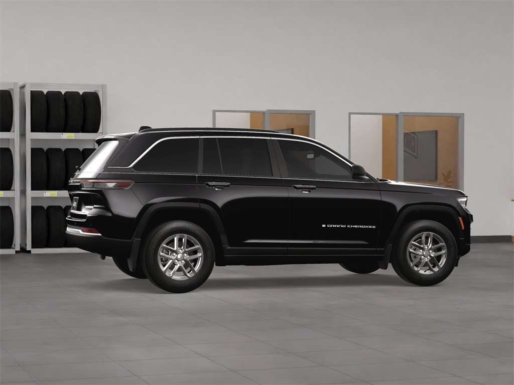 2025 Jeep Grand Cherokee Laredo photo 6