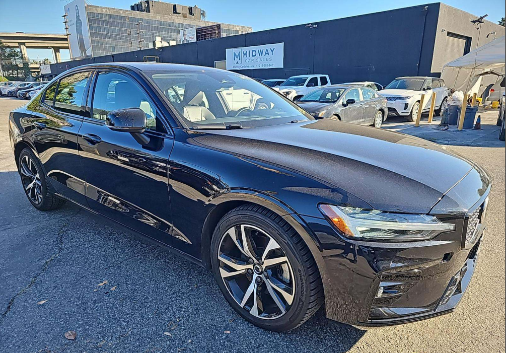 2024 Volvo S60 Core's photo