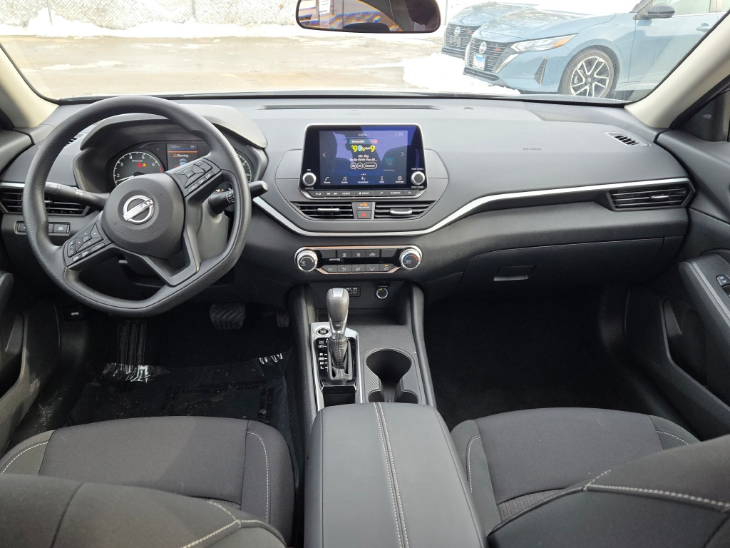 2025 Nissan Altima S's photo