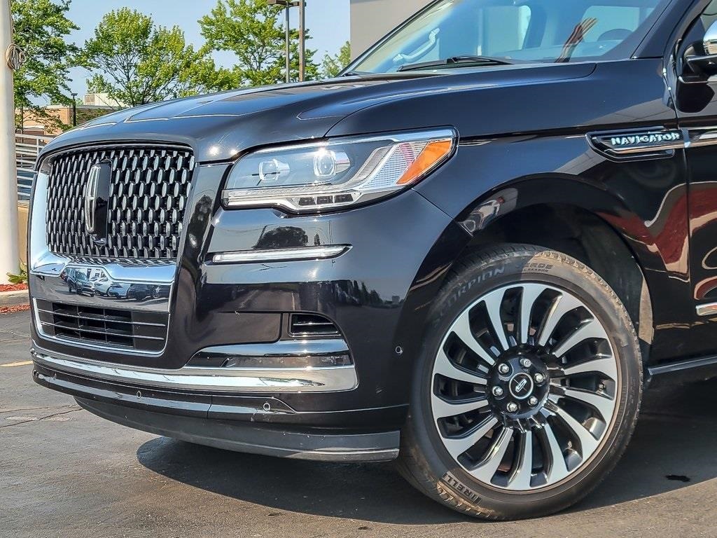 2022 Lincoln Navigator Black Label photo 2