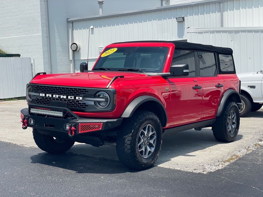 2023 Ford Bronco Badlands photo 3
