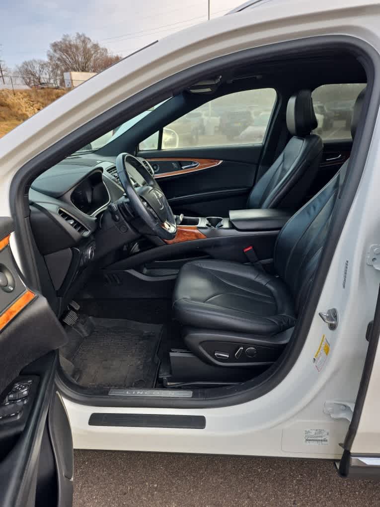 2020 Lincoln Nautilus Reserve photo 3